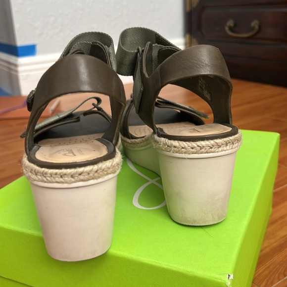 Clarks Aritsan Collectiom • Palm Shine Wedge Sandal • Size 8.5 - Picture 5 of 6